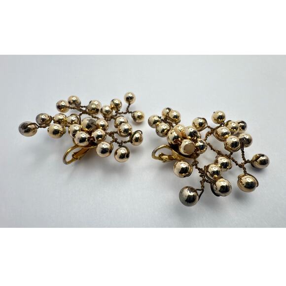 Vintage 1950s Hand-Wired Gold Bead Cluster Earrings - Picture 3 of 7